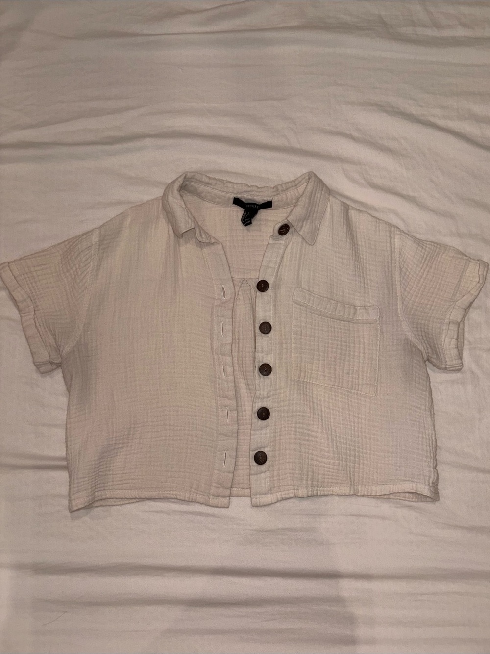 Forever 21 S Off-White Cropped Short Sleeve Button Up